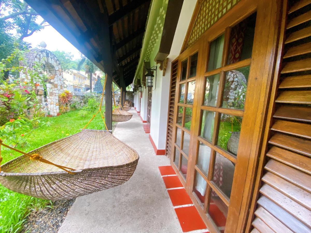 Tropicana Castle Dive Resort Powered By Cocotel Puerto Galera Ngoại thất bức ảnh