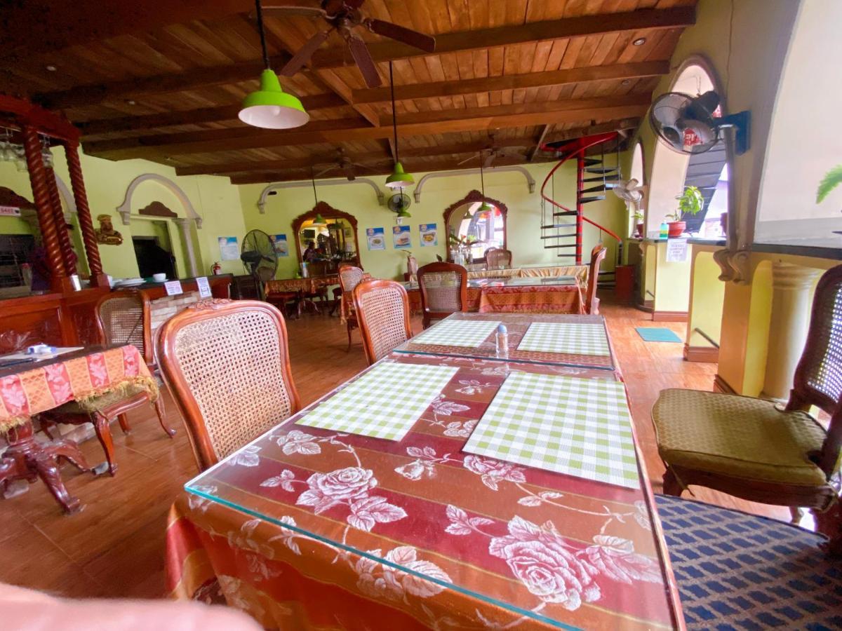Tropicana Castle Dive Resort Powered By Cocotel Puerto Galera Ngoại thất bức ảnh