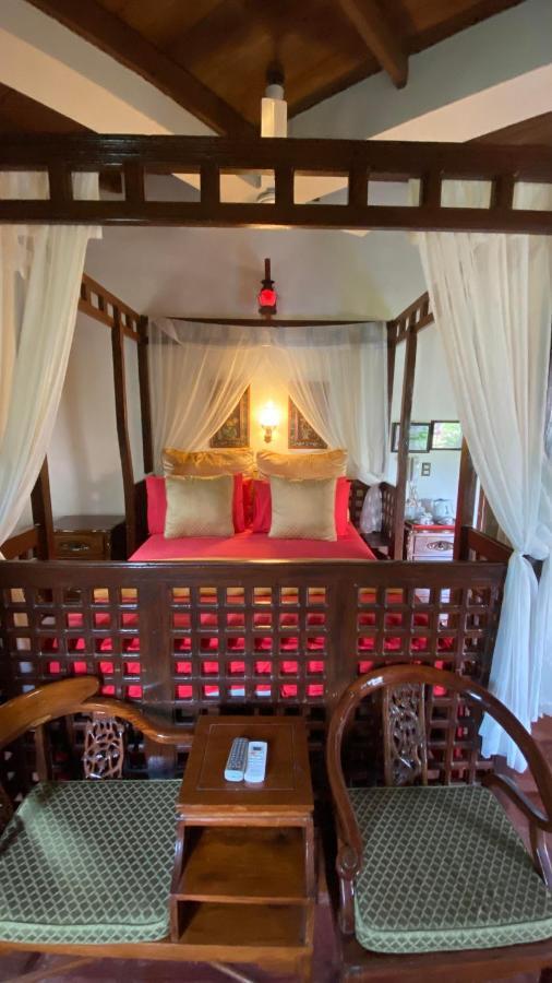 Tropicana Castle Dive Resort Powered By Cocotel Puerto Galera Ngoại thất bức ảnh