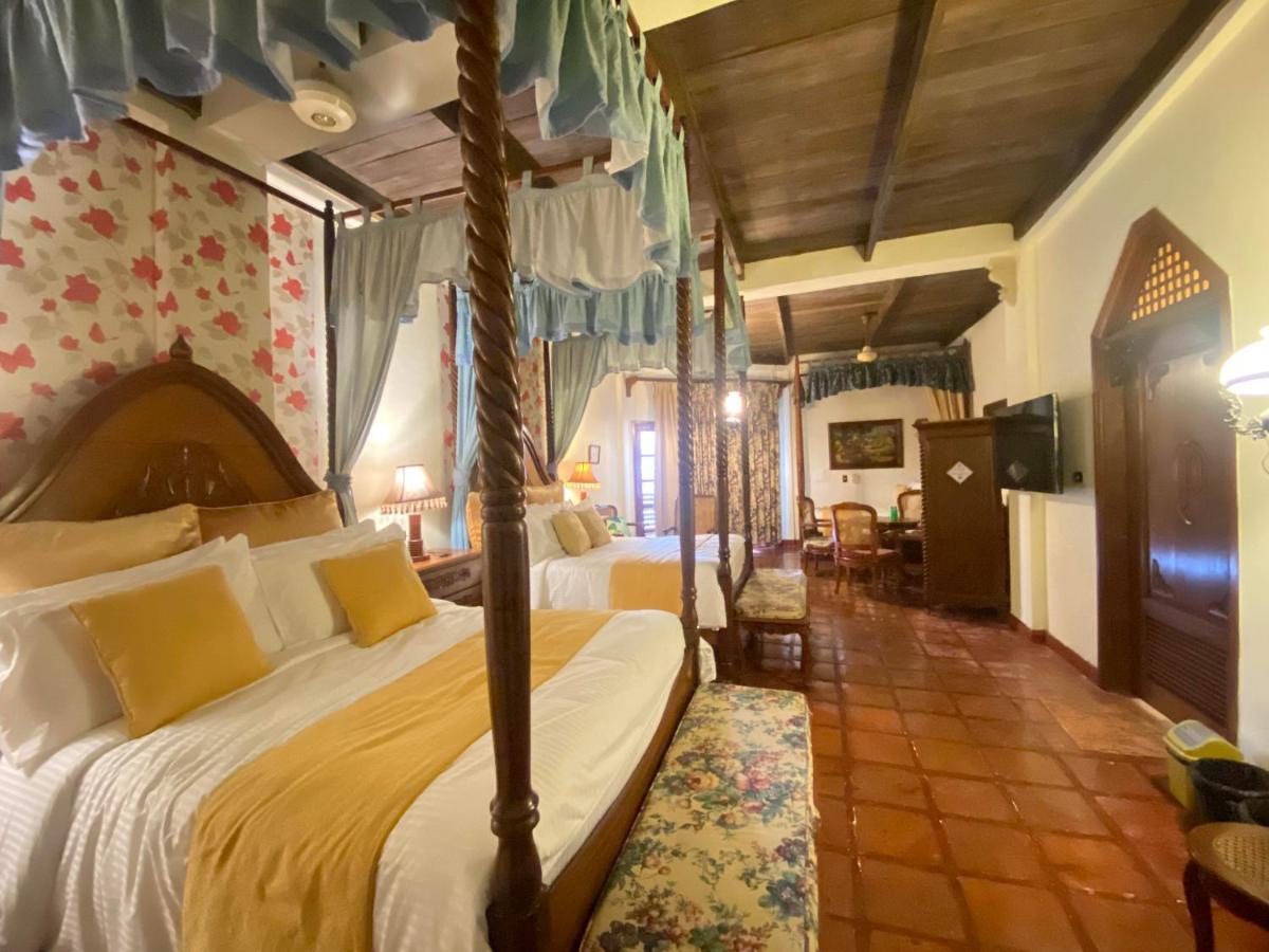 Tropicana Castle Dive Resort Powered By Cocotel Puerto Galera Ngoại thất bức ảnh