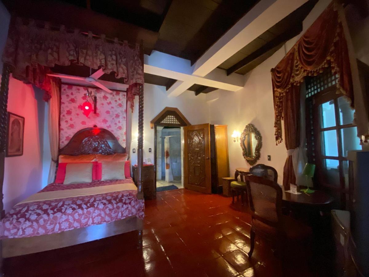 Tropicana Castle Dive Resort Powered By Cocotel Puerto Galera Ngoại thất bức ảnh