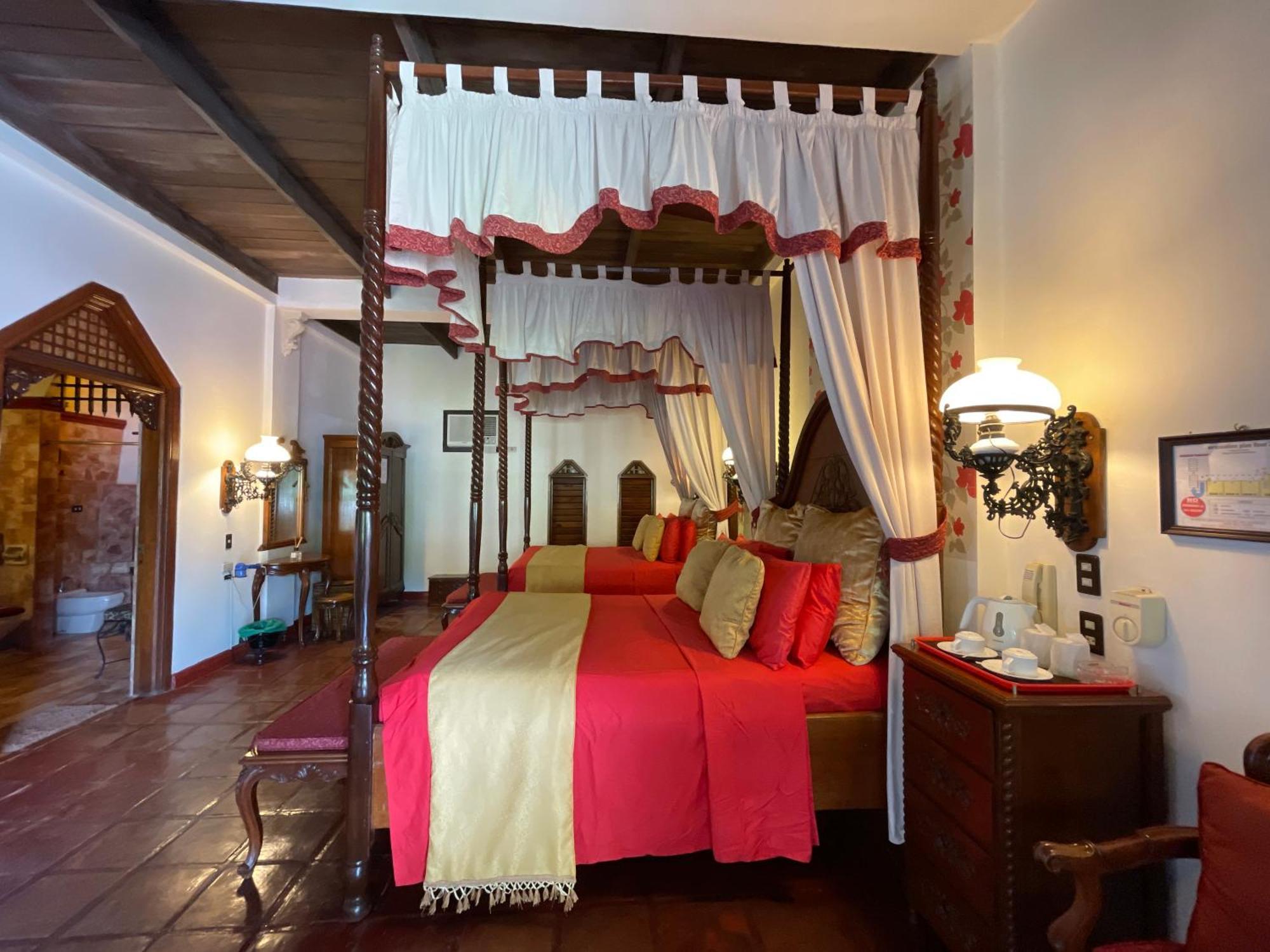 Tropicana Castle Dive Resort Powered By Cocotel Puerto Galera Phòng bức ảnh