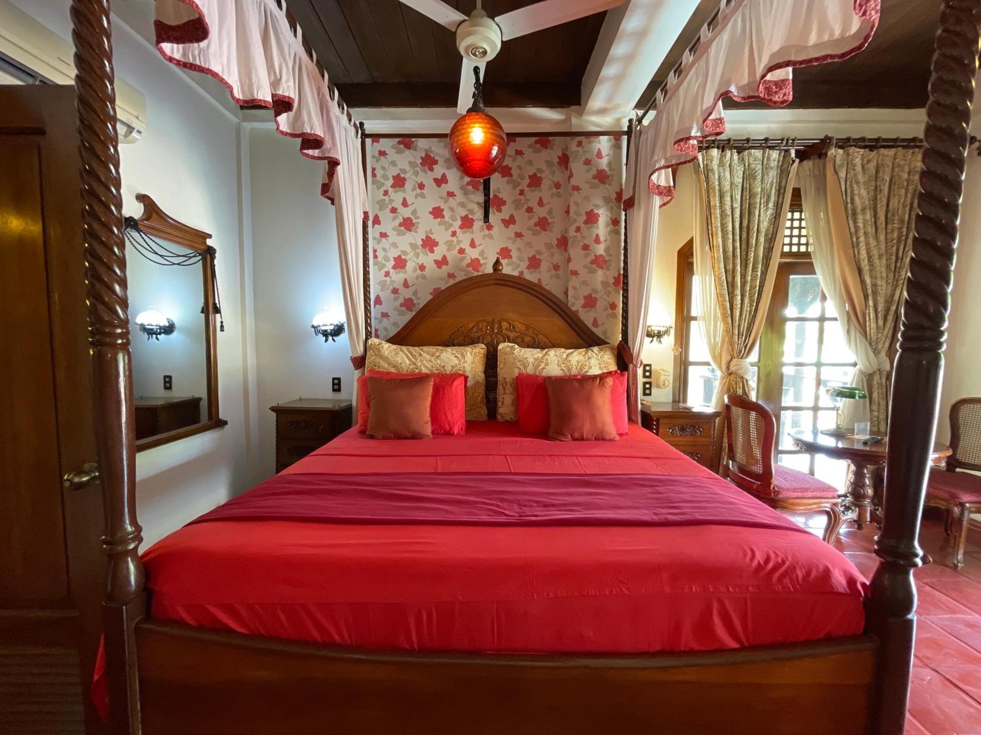 Tropicana Castle Dive Resort Powered By Cocotel Puerto Galera Phòng bức ảnh