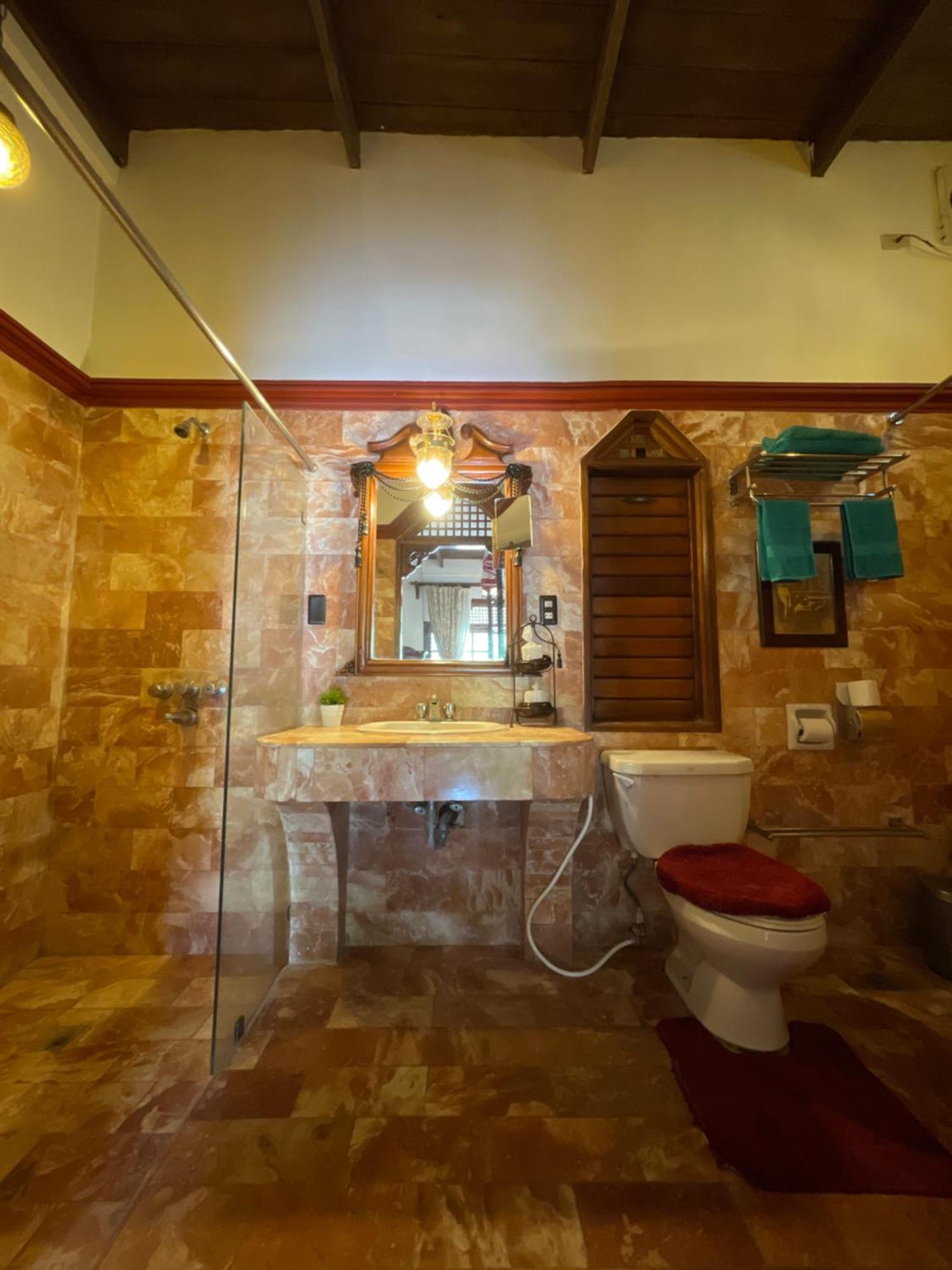 Tropicana Castle Dive Resort Powered By Cocotel Puerto Galera Phòng bức ảnh