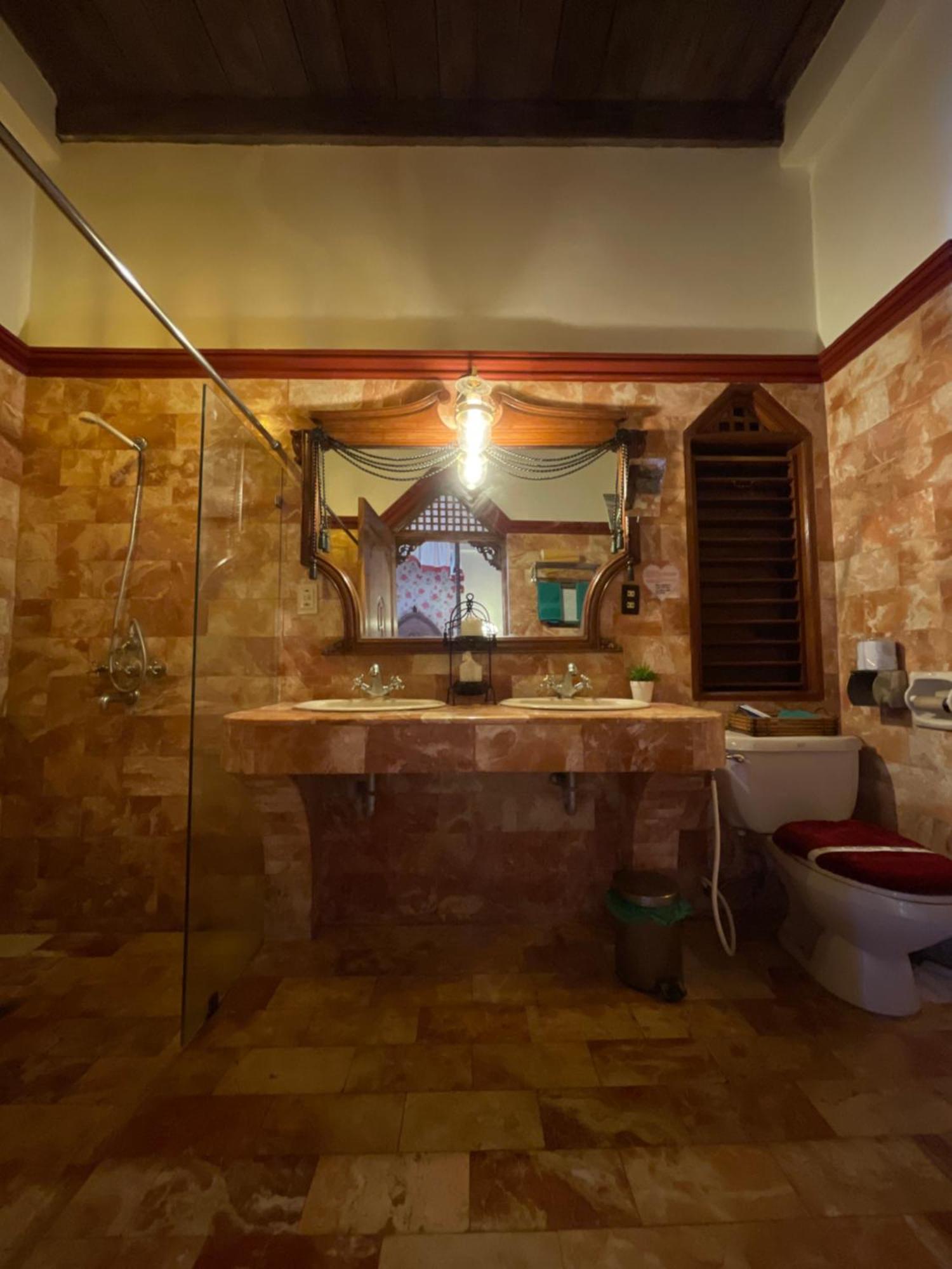 Tropicana Castle Dive Resort Powered By Cocotel Puerto Galera Phòng bức ảnh