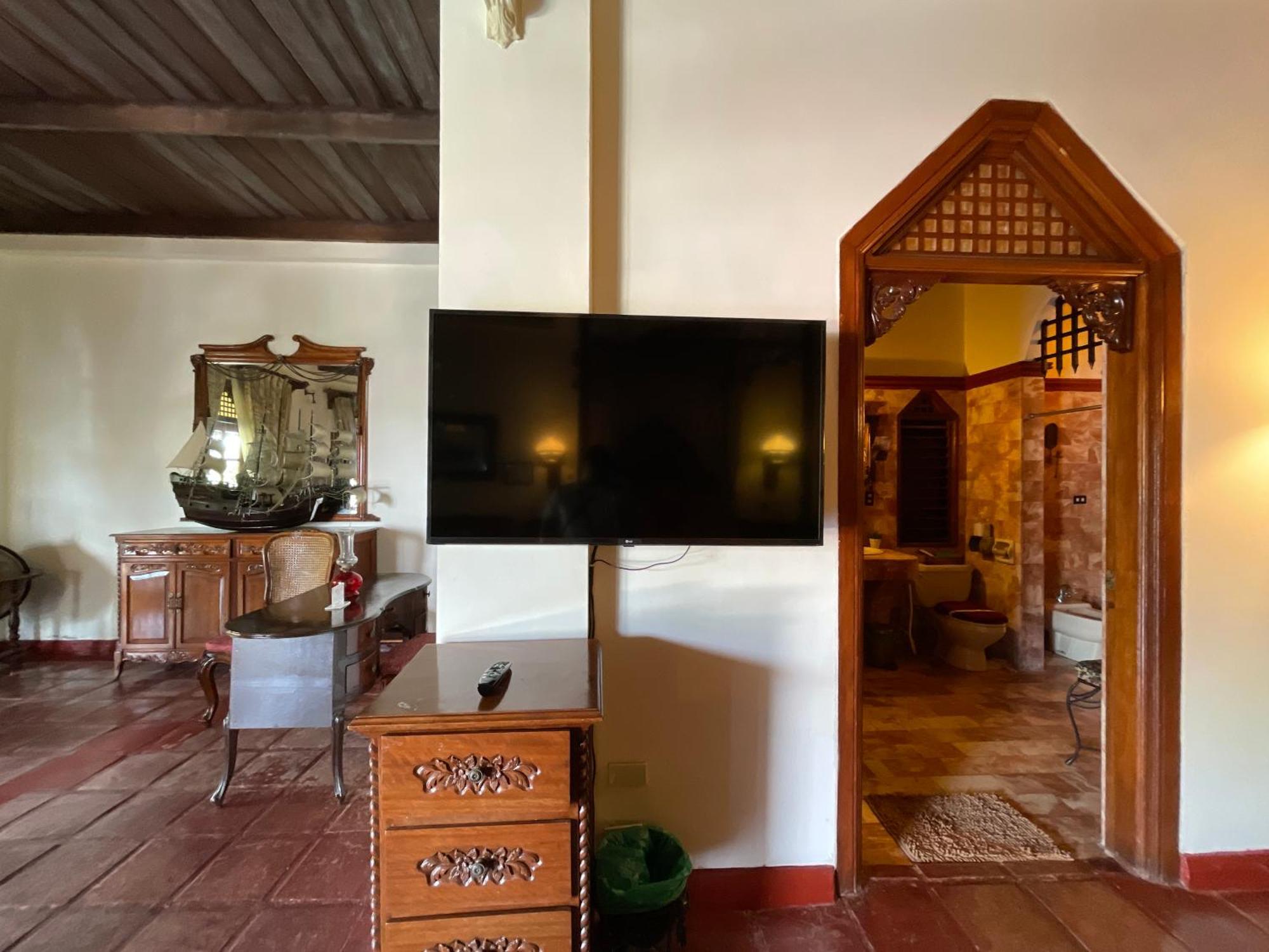Tropicana Castle Dive Resort Powered By Cocotel Puerto Galera Phòng bức ảnh