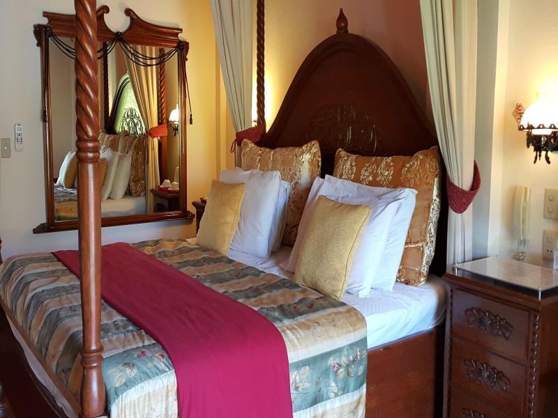 Tropicana Castle Dive Resort Powered By Cocotel Puerto Galera Ngoại thất bức ảnh